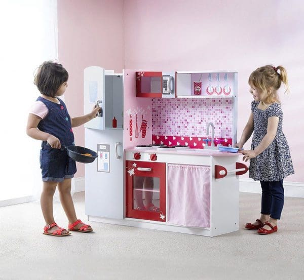 Drvena dječja kuhinja s frižiderom