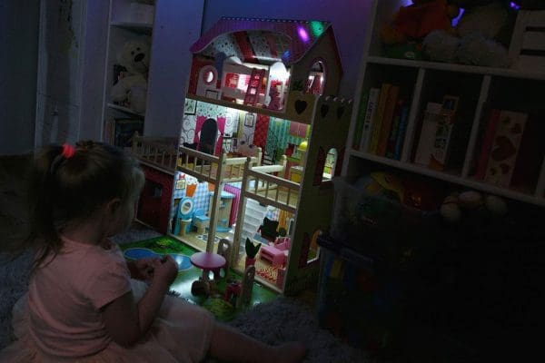 Kućica za lutke sa svjetlom