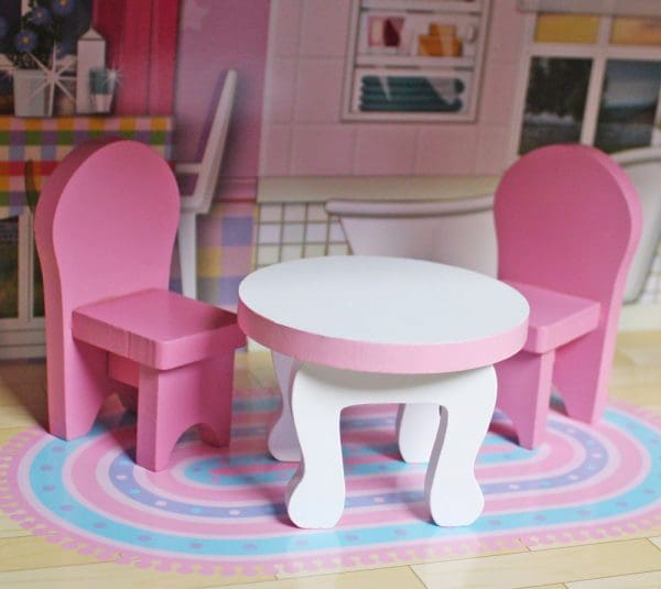 Kućica za lutke s namještajem stol i stolice