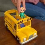 CoComelon glazbeni školski autobus s figuricom JJ