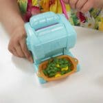 Baby Alive Snackin’ Shapes set za igru izrade tjestenine
