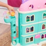 Gabby’s Dollhouse Kućica za lutke sa žlijebom za dostavu