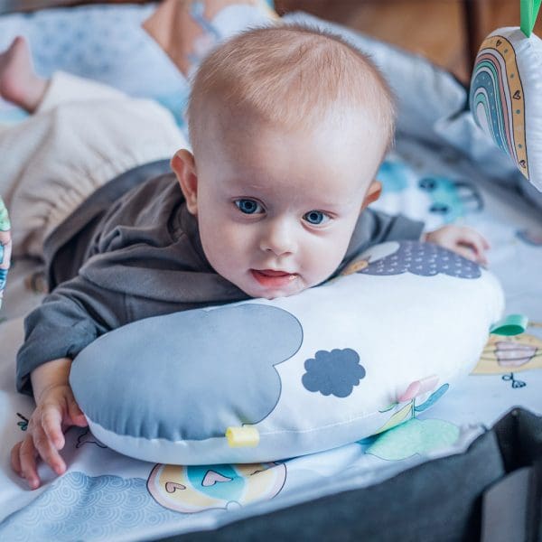 Podloga za bebe s jastukom za ležanje na trbuhu MoMi Day&Night