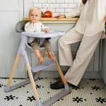 Sklopiva dječja stolica za hranjenje s drvenim nogama MoMi Kala