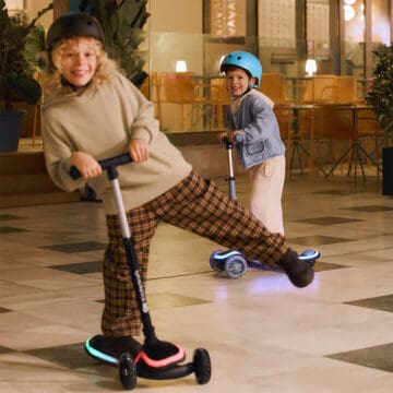 Romobil za djecu sa svjetlećim kotačima Kinderkraft Raket