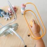 Drveni stol s labirintom za vježbu motorike Polar B