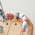 Stol s labirintom i drvenim dodacima Polar B