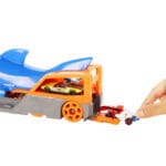 Hot Wheels set za igru s autićem transporter morski pas