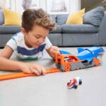 Hot Wheels transporter morski pas kompatibilan s Hot Wheels stazom za autiće