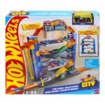 Hot Wheels garaža za skakanje i spuštanje i autić u setu za igru