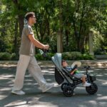 Tricikl za djecu s podesivom ručkom za guranje Kinderkraft Aveo 2 Plus